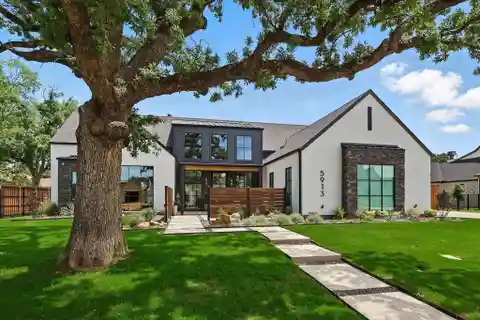 Single-story Smart Home with Pickleball Court