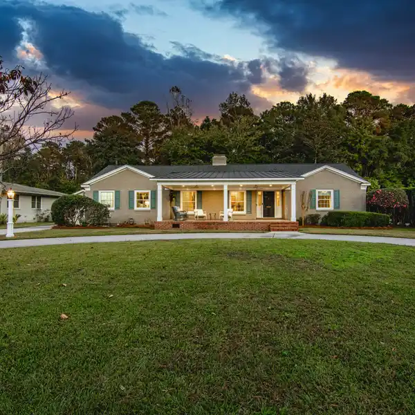GORGEOUS PROPERTY IN THE CHARMING SOUTH OLEANDER NEIGHBORHOOD