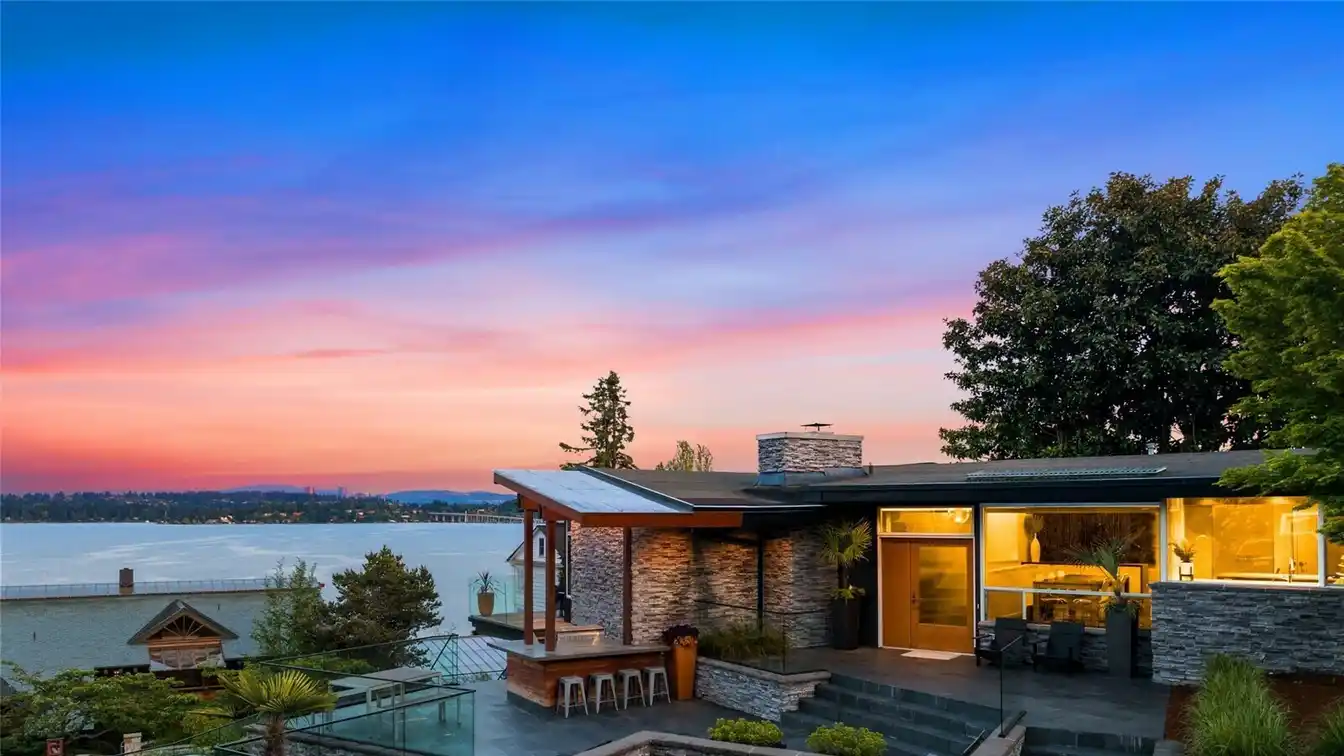 Spectacular Mid-century Modern with Sweeping Views