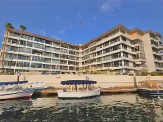 Premier Bay-Front Residence in Exclusive Channel Reef