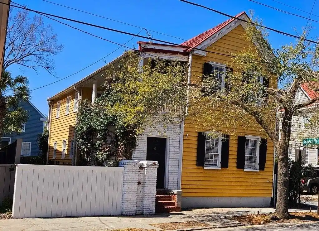 Versatile Six Bedroom Property