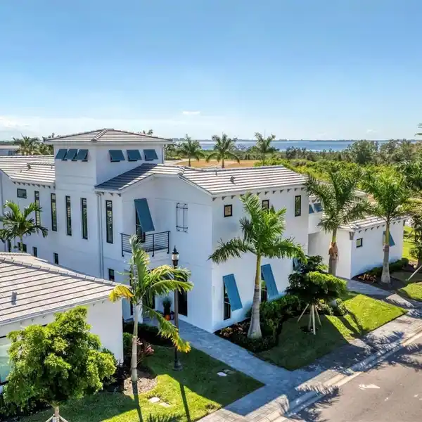 AMAZING HOME FEATURING SARASOTA BAY VIEWS