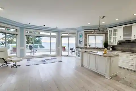 Ocean-view Elegance
