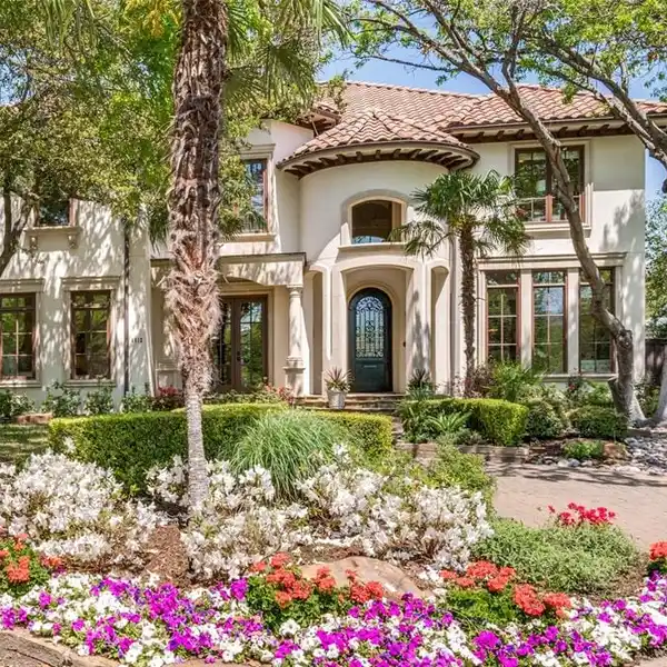 PERFECT BLEND OF LUXURY AND FUNCTIONALITY