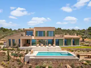 Modern House with Panoramic Views