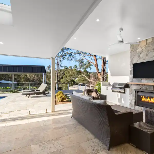 EXTRAORDINARY ACREAGE ESTATE