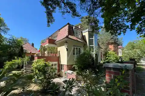 Extensively Renovated 1938 Home