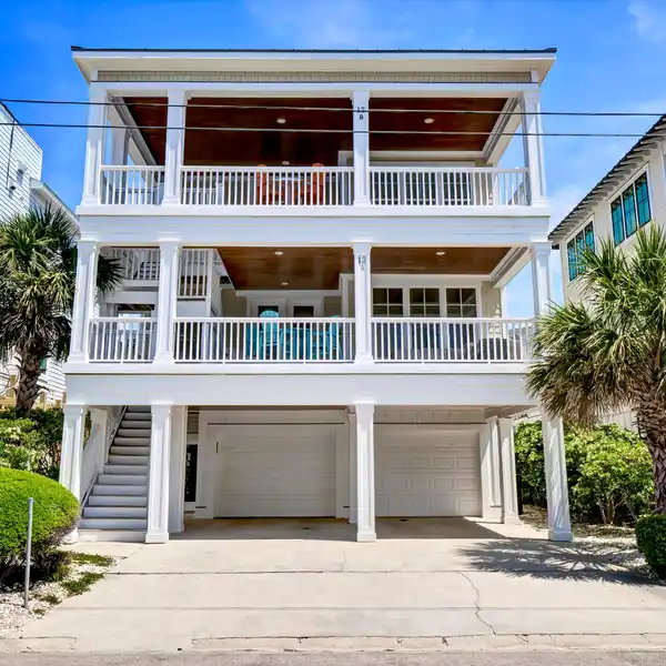 GORGEOUS TOP FLOOR CONDO ONE BACK FROM THE OCEAN