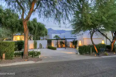Contemporary Home in the Prestigious Canyon Ranch Resort