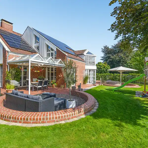 BEAUTIFUL COMBINATION OF TRADITION AND MODERN LIVING COMFORT