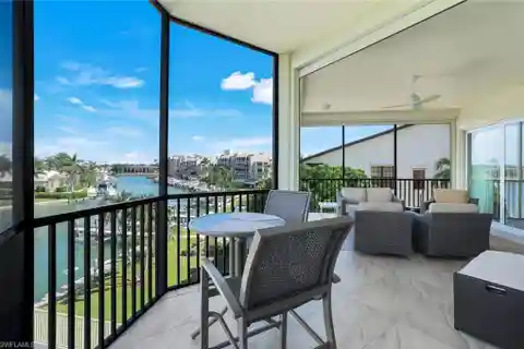 Private Full-Floor Residence in a Boutique Building