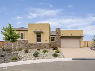 Exceptional Panoramic View Retreat