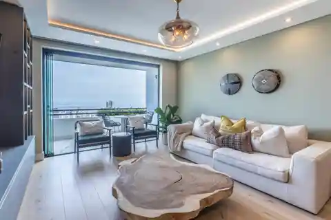 Luxury Apartment with Panoramic Oceanfront Views