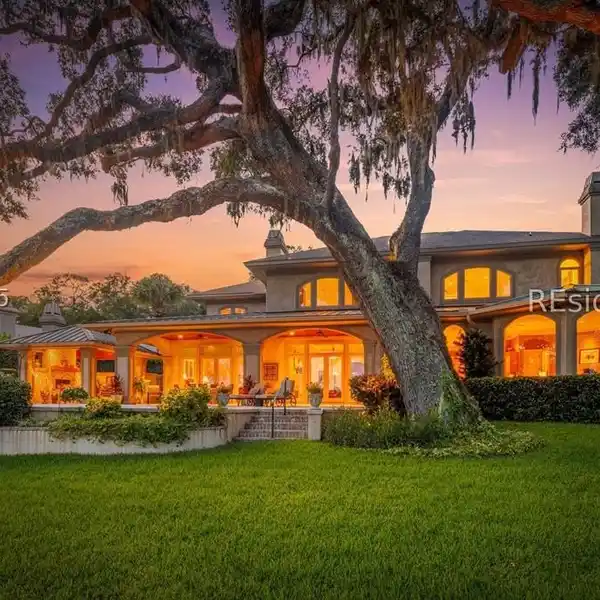 LUXURIOUS HOME WITH DEEP WATER PRIVATE DOCK