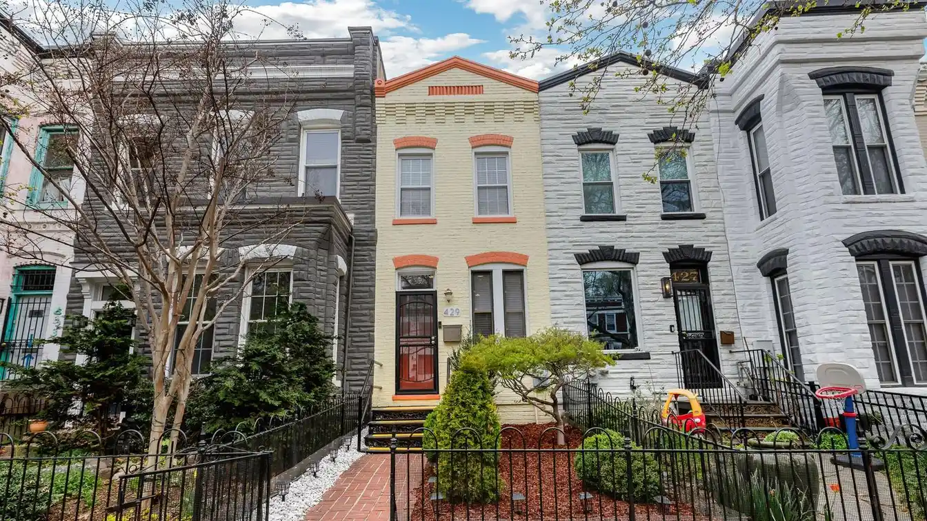 Stylish Townhouse with Private Patio