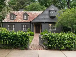 Picturesque Cottage in Sought-after Ardmore Park