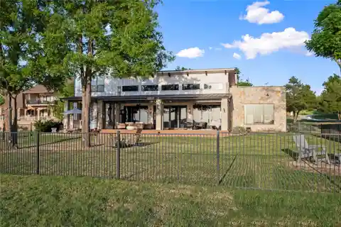 Dream Lakefront Escape in the Bluffs