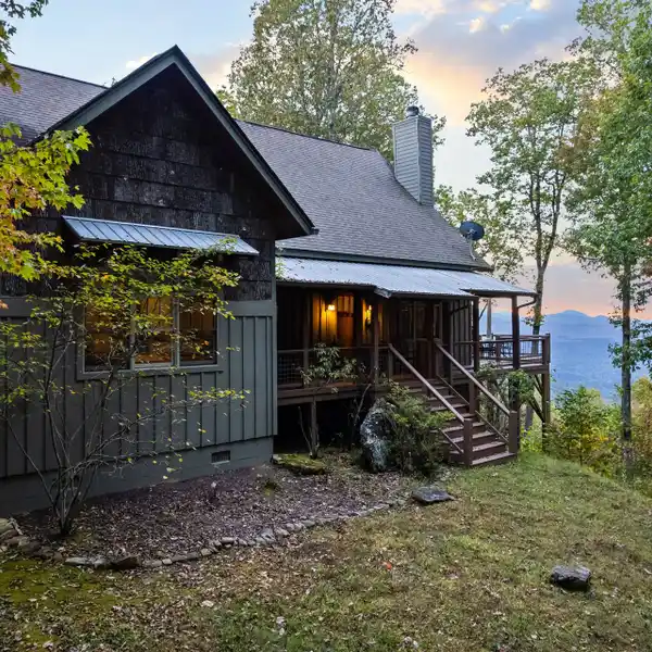 EXQUISITE RUSTIC STYLE PRIVATE SCENIC MOUNTAIN RETREAT