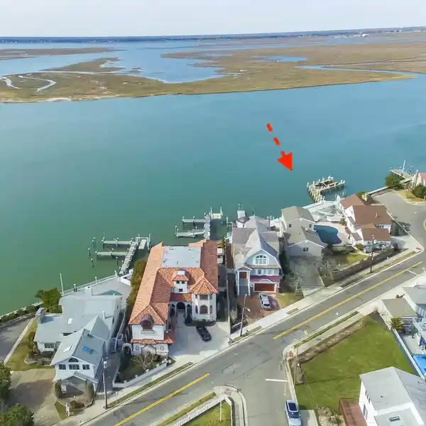 UNIQUE BAYFRONT OPPORTUNITY