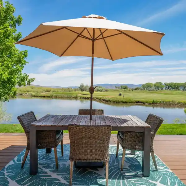 BEAUTIFUL SINGLE-LEVEL HOME OVERLOOKING GENOA LAKES GOLF COURSE