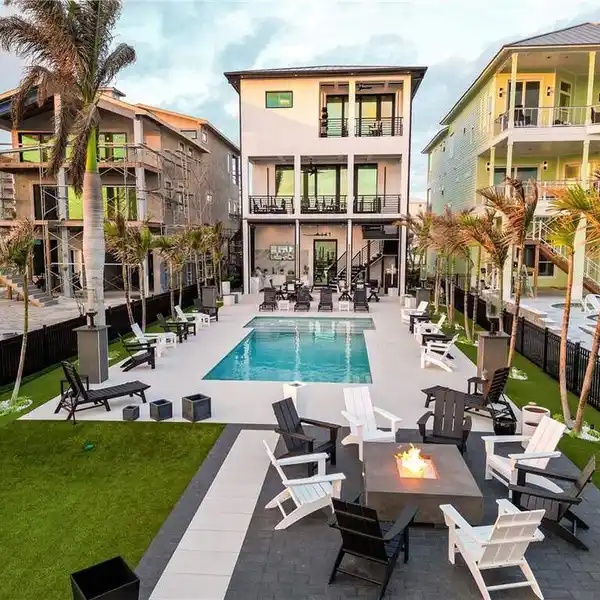 MODERN LUXURY WITH COASTAL ELEGANCE