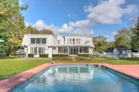 Sunny Southampton Village Living