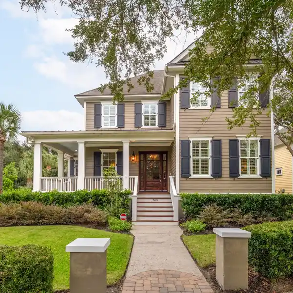 EYE-CATCHING HOME ON A LARGE LOT