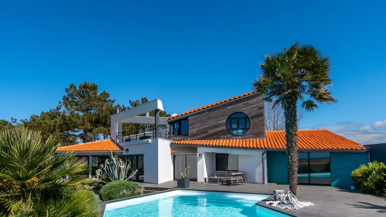 Contemporary Villa with Exceptional Sea View