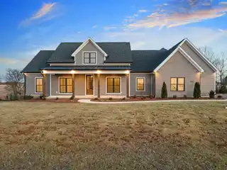One-Level Living in a Brand New Showstopper