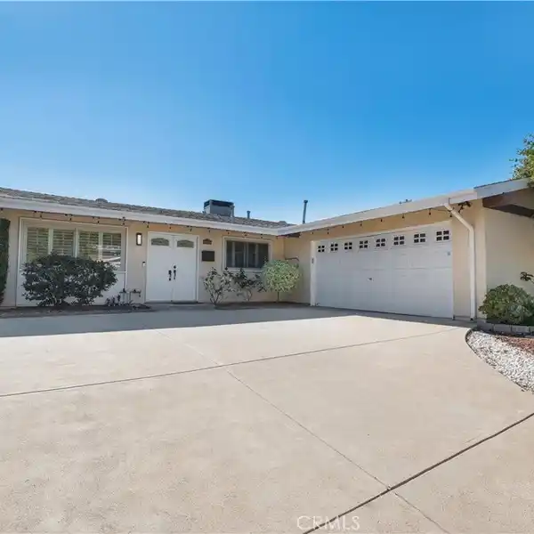 CHARMING HOME WITH BRIGHT INTERIORS AND SOLAR EFFICIENCY