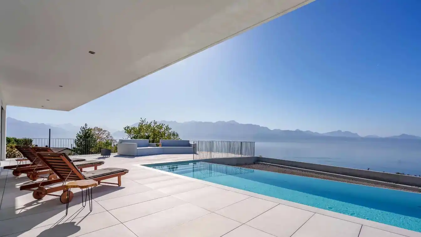 Stunning Contemporary Residence