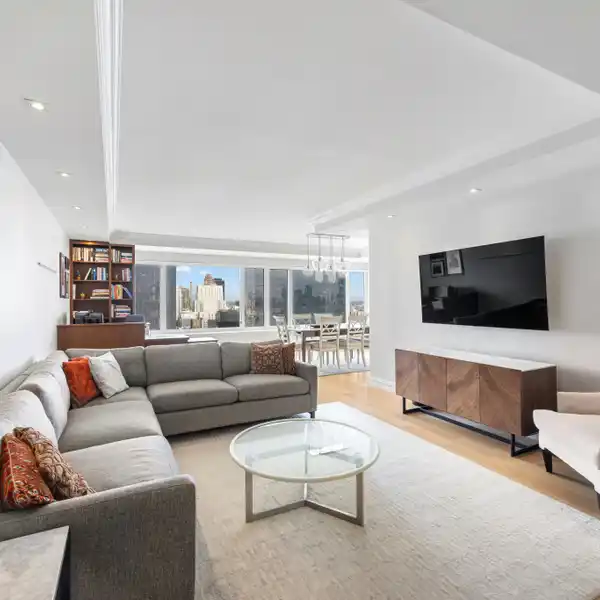 EXPANSIVE LUXURY CORNER RESIDENCE