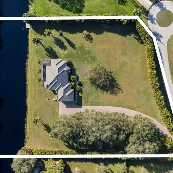 IMPECCABLY MAINTAINED HOME IN PALM CITY