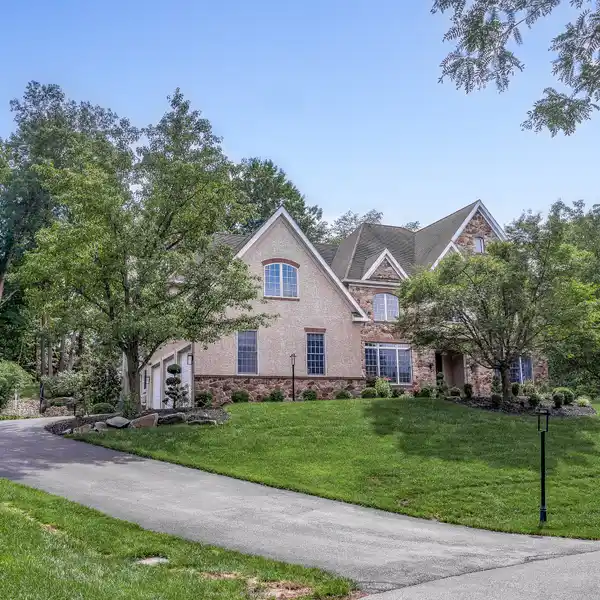 LUXURIOUS HOME IN A PRESTIGIOUS SUBDIVISION