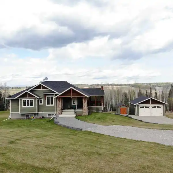BEAUTIFUL HOME ON 2.77 ACRES