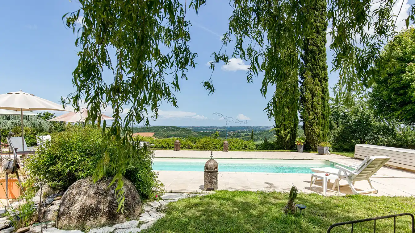 Architect-designed Villa with Unobstructed 180-degree View
