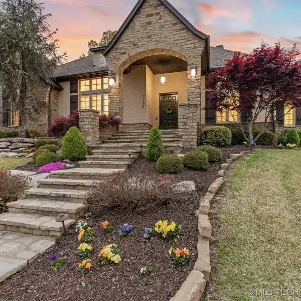 TIMELESS ELEGANCE WITH MODERN TOUCHES