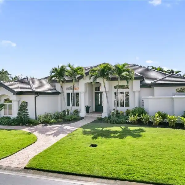 GORGEOUS FULLY FURNISHED HOME IN EXCLUSIVE EDGEWATER
