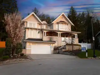 Prestigious Estate with Captivating Mountain Views