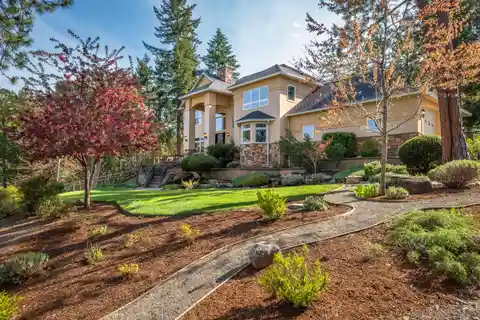 Private 22-Acre Retreat