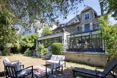 Unique Light-Filled Luxury Residence