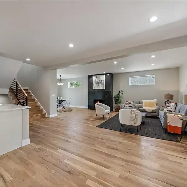 INVITING URBAN CONTEMPORARY HOME