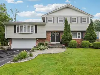 Beautifully Maintained Bilevel Home