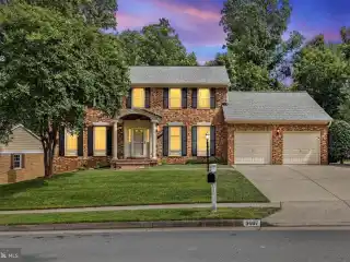 Classic Family Colonial in Sought-After Somerset South