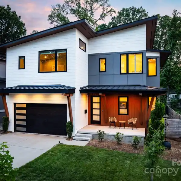 STUNNING MODERN LUXURY HOME IN CHARLOTTE