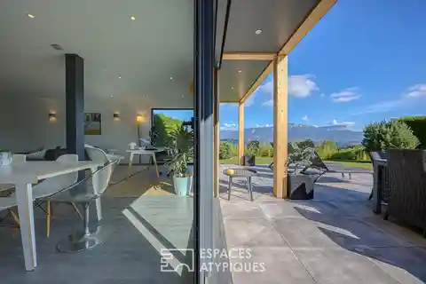 Contemporary House on the Heights of Cuvat