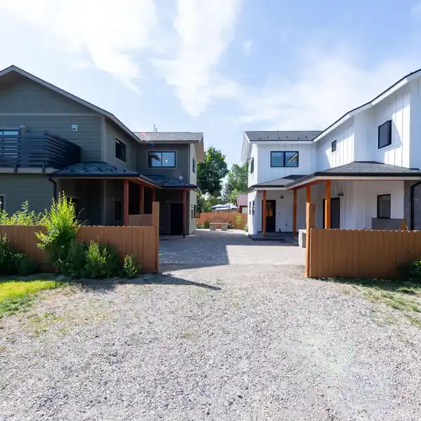 PRIME COURTYARD COMPOUND IN OLD HAILEY'S HEART