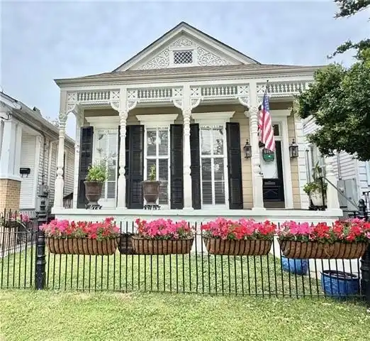 CHARMING EASTLAKE VICTORIAN