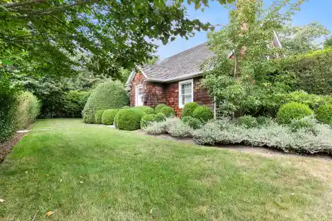 Exceptionally Convenient East Hampton Cottage for Rent