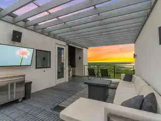 Modern Townhome with Rooftop Patio